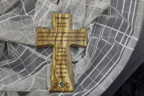 Vista 3 de Cruz de pared de oración del Señor, madera de olivo, hecha a mano en Bethlehem y Jerusalén, Tierra Santa, única en su clase, muy especial, con hojas