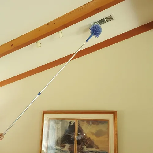 Vista 5 de Varilla de extensión y plumero para telarañas, se extiende de 18 a 20 pies. Limpieza de techos altos, techos de catedral, ventiladores de techo