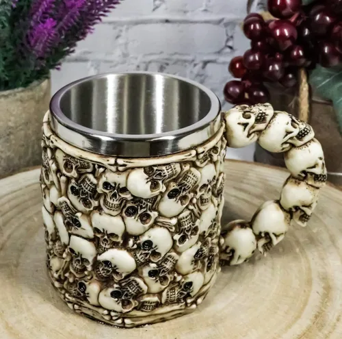 Vista 3 de Ebros Gift Osario Heaps of Skulls And Bones Graveyard Taza de cerveza Stein Tankard Taza de café para beber 12oz Alquimia Macabra Magos y Druidas