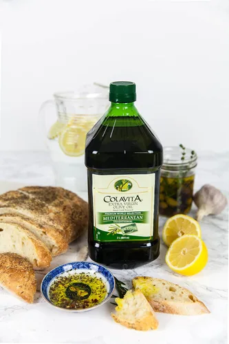 Vista 4 de Aceite de oliva virgen extra Colavita Mediterráneo, en lata de 101.5 onzas