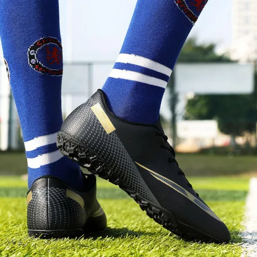 Vista 7 de Tacos de fútbol bajos de cuero, de grado profesional con cordones, ideales para entrenamiento y competición en terreno firme y césped, unisex