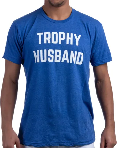 Vista 2 de Esposo trofeo - Camiseta divertida con broma de esposo, papá, novio, humor de aniversario de matrimonio para hombres
