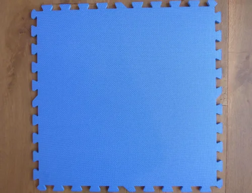 Vista 3 de Tapete de entrenamiento con baldosas de espuma entrelazados para pisos de gimnasios. Excelente para pilates, yoga, aeróbica, cardio, entrenamiento