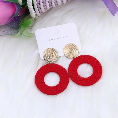 Vista 2 de Aretes colgantes redondos geométricos bohemios acrílicos trenzados para mujer