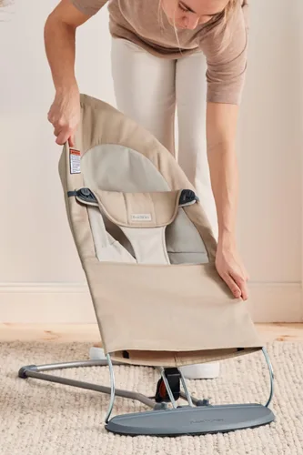 Vista 6 de BabyBjörn Bouncer Balance Soft, caqui/beige, tejido Asiento gorila ajustable 2 en 1 para bebé y silla para niños pequeños, recién nacido a niño