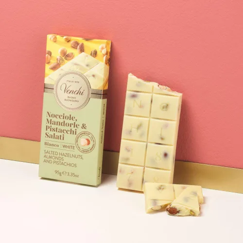 Vista 4 de Venchi - Paquete de 6 barras de chocolate blanco con nueces saladas - con avellanas, pistachos y almendras, 21.16 oz - 3.52oz cada barra - Sin