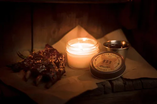Vista 2 de BBQ perfumada 4 oz vela de aromaterapia de soja con tarro - Four Points Trading Co.
