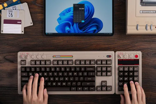 Vista 11 de 8BitDo Retro 18 Mechanical Numpad, Supports Calculator Mode, Bluetooth/2.4G/Wired Numpad for Windows and Android - C64 Edition
