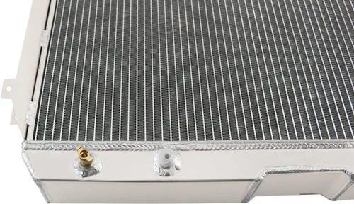 Vista 4 de CoolingSnow - Radiador de aluminio de 3 filas para radiadores de aluminio 1970-1975 71 72 73 74 Nissan Datsun 240Z 260Z S30 Chevy V8 + ventilador