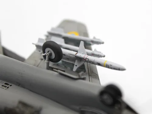 Vista 6 de ICM 72143 - Modelo de avión ''Radar Hunter', Avión militar plástico MiG-29 '9-13' Caza ucraniano con misiles HARM - Escala 1:72