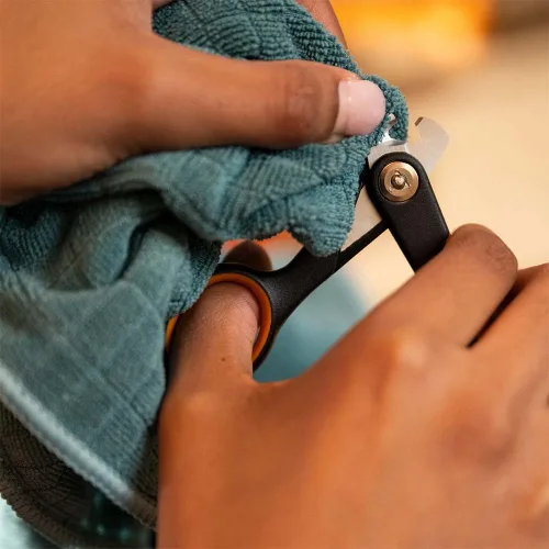 Vista 7 de Fiskars Cortauñas para mascotas, recortadores de uñas pequeños para gatos