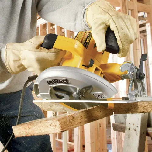 Vista 7 de DEWALT Sierra circular de 7 1/4 pulgadas, giratoria con bisel de hasta 57 grados, con cable (DWE575SB)
