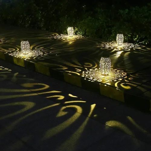 Vista 4 de esgarden Paquete de 2 faroles para exteriores mejorados de 15 lúmenes, regalos de jardinería, faroles solares para patio, luces colgantes