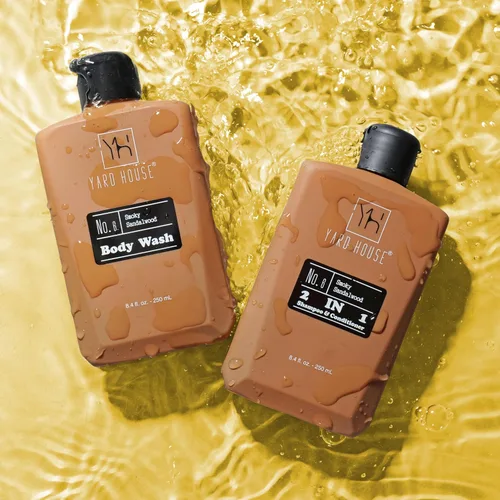 Vista 4 de Yard House Canasta de regalo de baño y cuerpo de lujo para hombres - Sándalo ahumado - Kit de cuidado de la piel totalmente natural para hombres