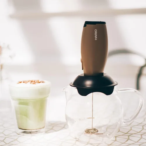 Vista 5 de Hario "Qto" Espumador eléctrico de leche con servidor, 100ml, marrón