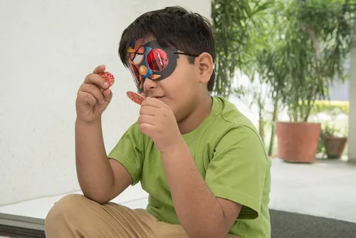 Vista 2 de Chalk & Chuckles Super Math Spy Board Game para niños de 8 a 12 años Practica multiplicación, división, suma y resta Juguete de matemáticas STEM