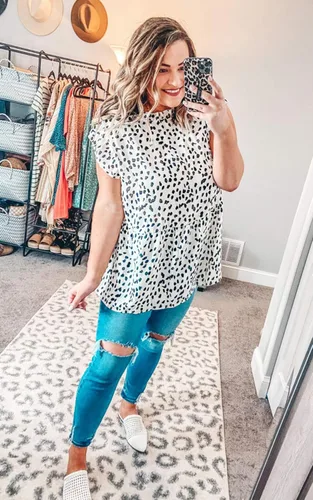 Vista 4 de Angashion - Blusas casuales estampadas para mujer, holgada, manga casquillo, cuello con volantes, estilo túnica