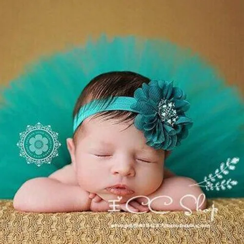 Vista 2 de Conjunto de accesorios de fotografía para recién nacidos, bonito tocado y falda de flores para bebés de 0 a 12 meses, niños y niñas
