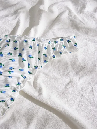 Vista 4 de Cozyease Conjunto de 5 piezas para mujer con estampado floral y ribete de lechuga de tiro bajo