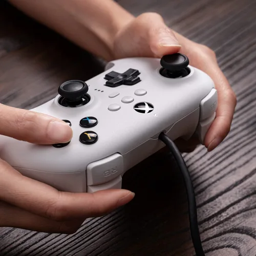 Vista 4 de 8Bitdo Ultimate Wired Controller for Xbox Series X, Xbox Series S, Xbox One, Windows 10 & Windows 11 - Officially Licensed (White)