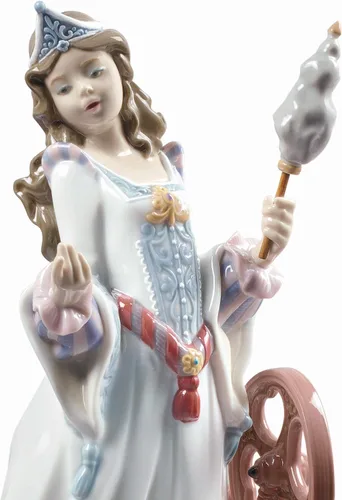 Vista 2 de LLADRÓ Figura de la Bella Durmiente. Figura de porcelana durmiente de la Bella (Disney).