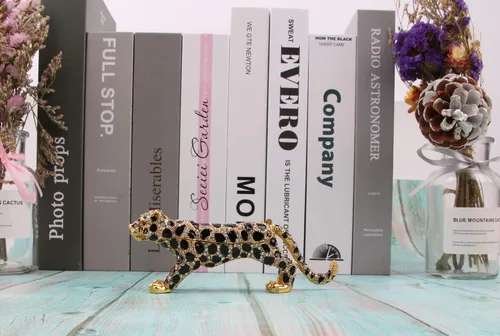 Vista 3 de SEVENBEES Cajas de joyería de leopardo dorado de 24 quilates de 5.7 pulgadas, con bisagras con diseño de elementos de cristal, figura de leopardo