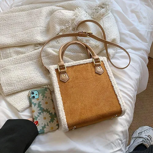 Vista 5 de Mudono Bolsos de mano para mujer, bolso pequeño de gamuza, bolso cuadrado cruzado al hombro con ribete de piel de oveja sintética y correa