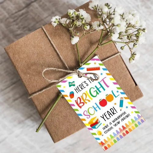 Vista 7 de Etiquetas divertidas para bolsas de regalo de regreso a clases, divertidas etiquetas de regalo para el primer día de escuela, etiquetas de regalo