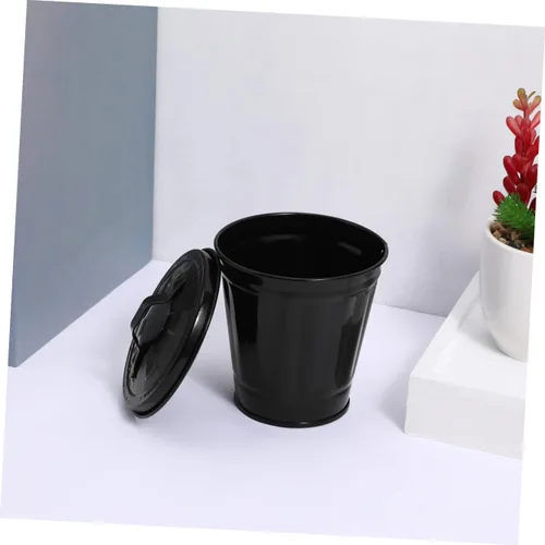 Vista 9 de POPETPOP Mini bote de basura con tapa, pequeño cubo de basura de metal, soporte para bolígrafos, maceta pequeña, organizador para el hogar, oficina