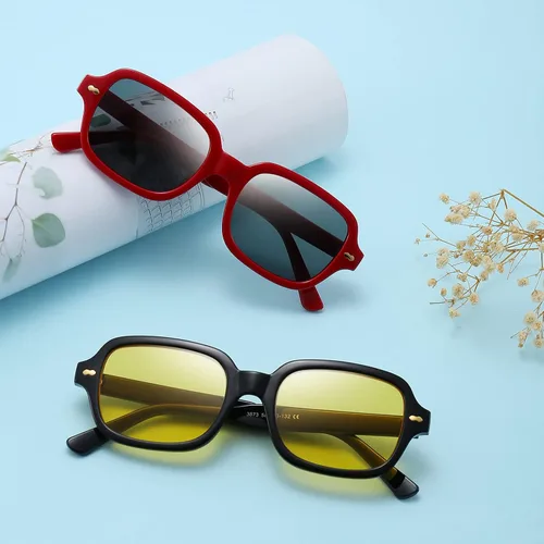Vista 3 de Dollger Gafas de sol rectangulares retro para mujer gafas de sol cuadradas pequeñas protección UV 400 con marco tachonado
