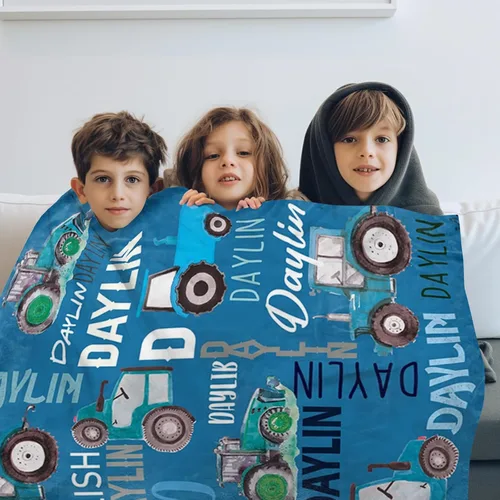 Vista 2 de Manta personalizada de tractores, nombre personalizado con diseño de camiones de tractor agrícola, manta de cama de franela de felpa suave