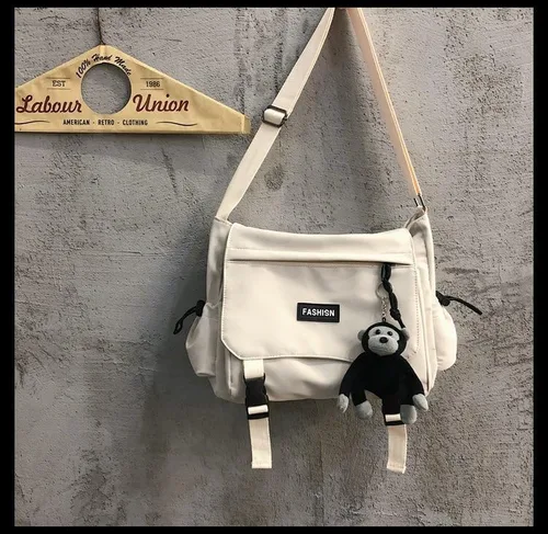 Vista 5 de Inshere Bolso cruzado estético con bonitos pines y adornos, bolsa de mensajero de nailon para el hombro, bolsa japonesa Kawaii para mujeres y hombres