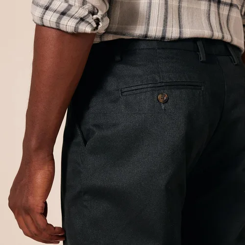 Vista 4 de Tienda Essentials Mens Classic-Fit Wrinkle-Resistant Flat-Front Chino Pant (Available in Big & Tall)