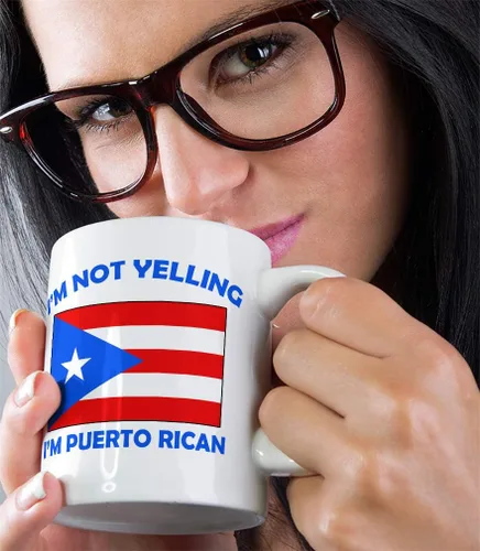 Vista 5 de Taza de té y café con texto en inglés "I'M Not Yelling I Am Puerto Rico Puerto Rico Puerto Ricans Taza de té Taza de Navidad Hanukkah Regalo
