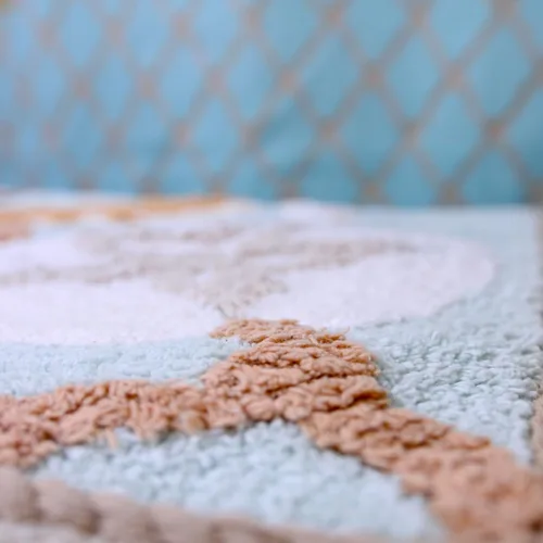 Vista 3 de Avanti Linens - Alfombra de baño, suave y absorbente, accesorios de baño inspirados en la playa (colección Seaglass, 20 x 30 pulgadas)
