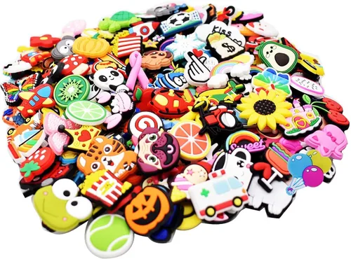Vista 2 de Papacharms Un montón de dijes para zapatos diferentes al azar 305070100150200 piezas de cloruro de polivinilo mezclado con formas lindas y vibrantes