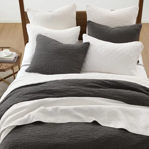 Vista 2 de HiEnd Accents Porto Matelassé - Juego de edredón de 3 piezas con fundas de almohada, tamaño Queen, algodón gris carbón texturizado, moderno