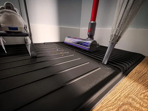 Vista 4 de WeatherTech ClosetMat, tapete de 55 x 22 pulgadas, protección para suelos de armario, recortable, color negro