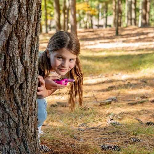 Vista 8 de Walkie Talkies de 22 canales para niños, alcance de 3 millas Paquete de 2 para niños y niñas