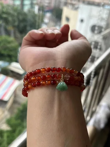 Vista 4 de YinZhiBoo Pulsera de cuentas de ágata roja natural con corona, cristal