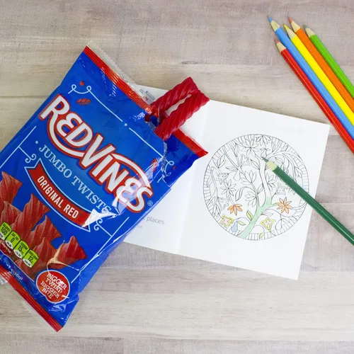 Vista 8 de Red Vines Regaliz jumbo, sabor rojo original, bolsas de 8 onzas (paquete de 12), suaves y masticables dulces Twists