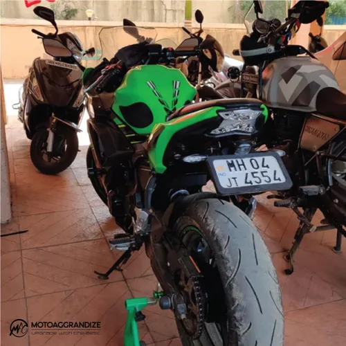 Vista 3 de Motoaggrandize Cola ordenada Soporte de matrícula para Kawa Ninja 650 Z650 Color: Negro Mate [2017+]