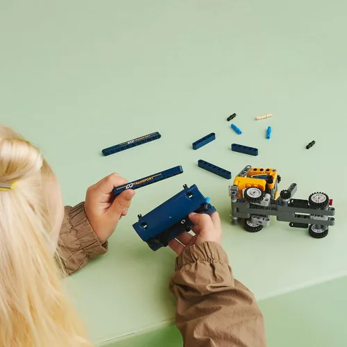 Vista 3 de LEGO Technic Camión Volquete 42147, Set de Juguete 2 en 1, Modelo de Vehículo de Construcción que se Transforma en Excavadora, Juguetes