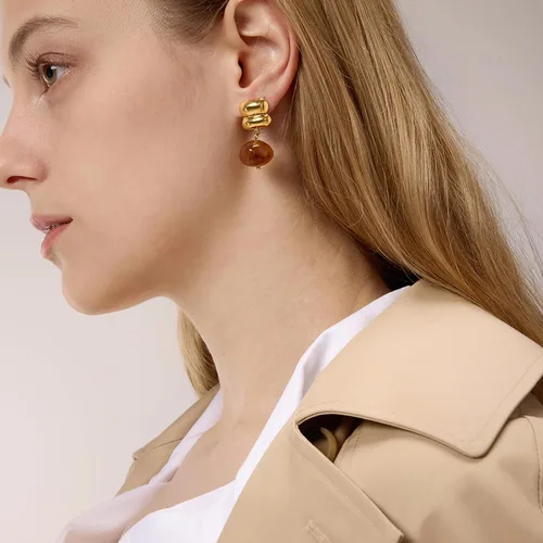 Vista 3 de Aretes colgantes de ámbar gruesos para mujer, aretes colgantes de resina ámbar vintage, joyería de oro grueso Regalos de joyería marrón de moda
