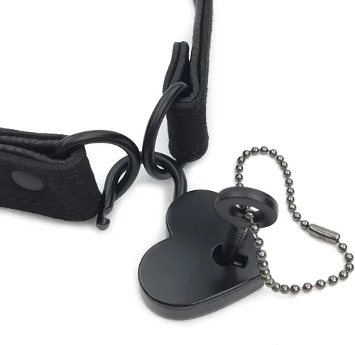Vista 2 de Succuba Gargantilla de candado, collar de Lolita, collar de terciopelo de gato con cerradura y llave para mujeres y hombres, Poliuretano, no conocido
