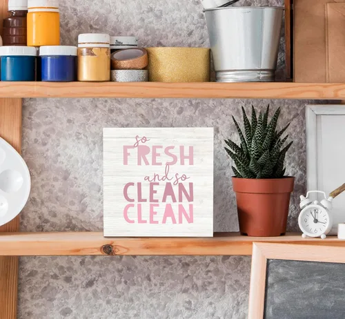 Vista 4 de SRADMO Letrero de madera con texto en inglés «So Fresh So Clean» para niños, decoración de escritorio con texto en inglés «So Fresh So Clean»