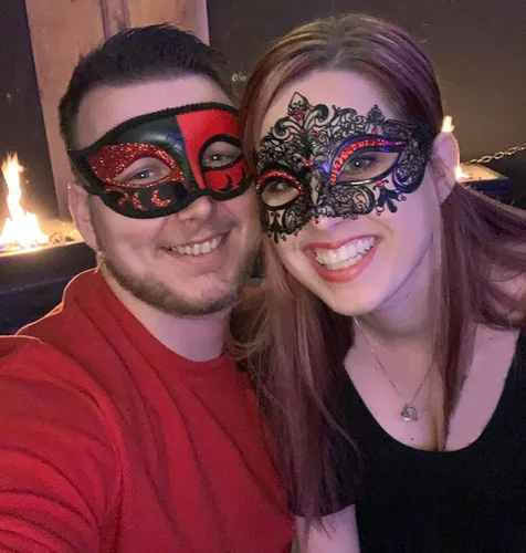 Vista 6 de Cvqlw Máscara veneciana para parejas, máscaras venecianas, máscara de metal para Halloween, fiesta veneciana, para hombres y mujeres, combinación