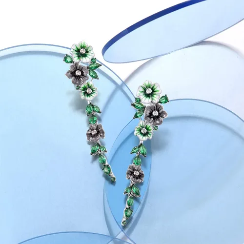 Vista 3 de Santuzza Pendientes de plata de ley con diseño de espinela verde y flor de peonía para mujer