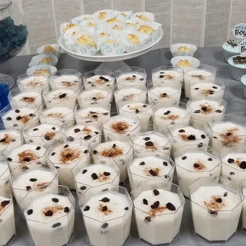 Vista 5 de Foraineam Paquete de 100 vasos de postre de plástico transparente de 5.4 onzas con 100 cucharas desechables reutilizables para aperitivos, cuencos