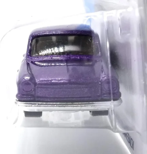 Vista 4 de Hot Wheels 2019 Volkswagen 4/10 - Custom '69 Volkswagen Squareback (morado)